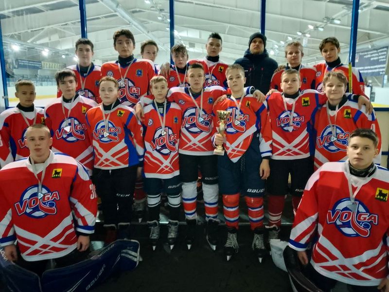 Хоккеисты из Сызрани «разделали под орех» соперников на Кубке дружбы