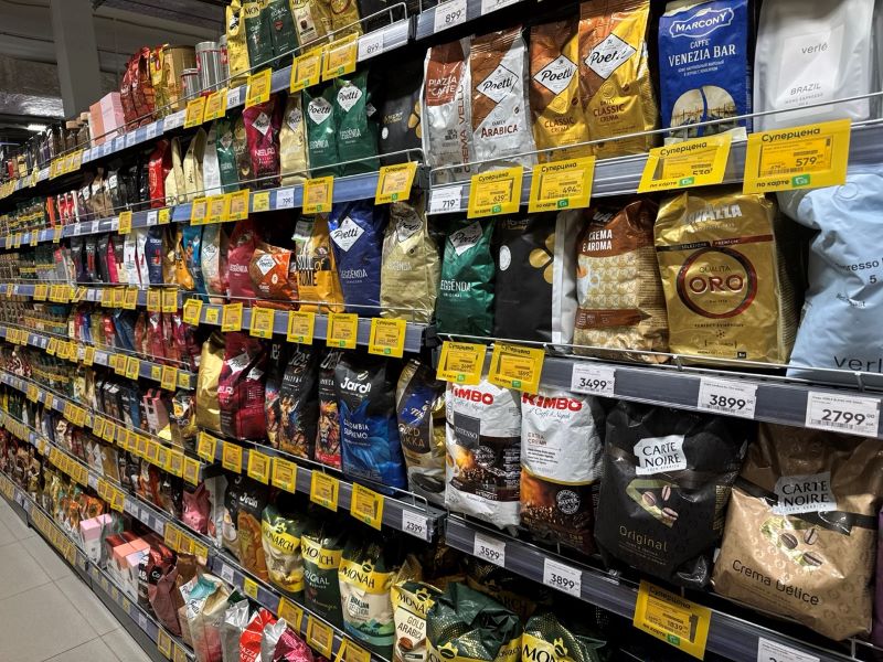 В Сызрани женщина схватила с полок супермаркета три упаковки кофе и дала дёру