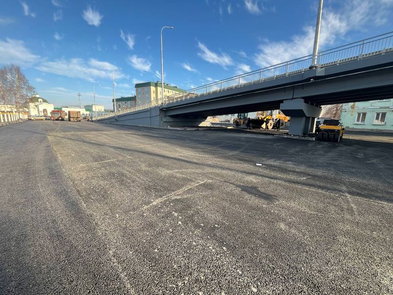 Территория вокруг моста у станции Сызрань-1 приобрела цивилизованный вид - хоть каток заливай