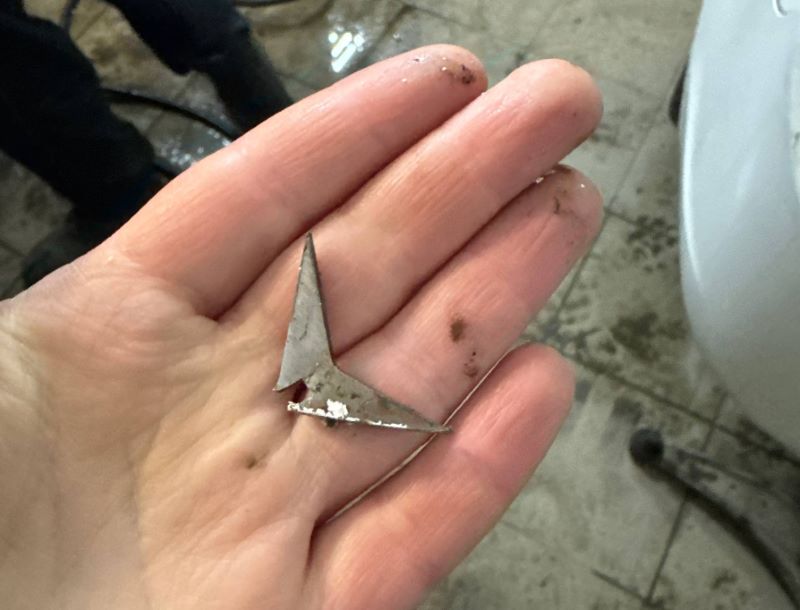 Жители Сызрани пробивают колеса автомобилей из-за мини-калтропов