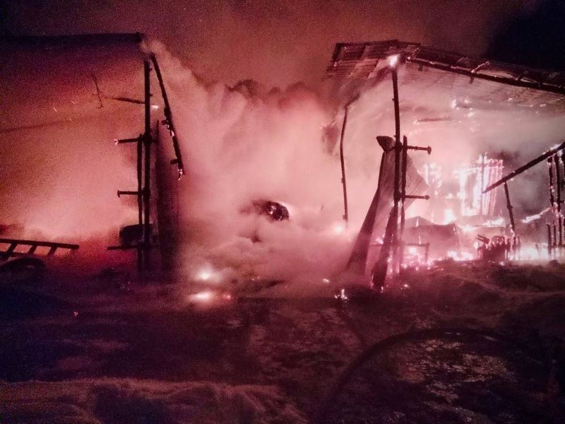 За считанные часы ферма превратилась в пепелище, а хозяева лишились 94 животных