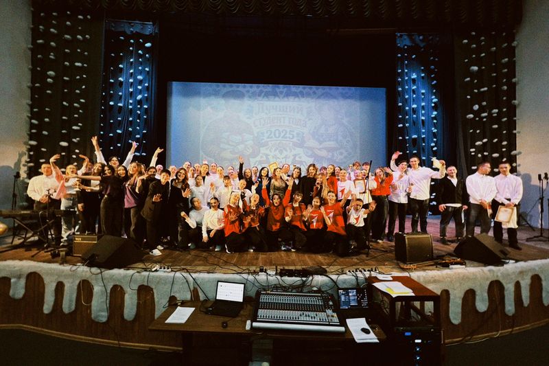 В Губернском колледже назвали имена лучших студентов - поздравить их пришли 678 человек