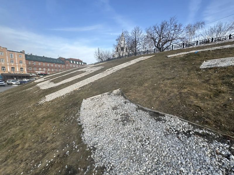 Надпись «Сызрань» на склоне кремля становится прозрачной - раньше её было видно даже из космоса