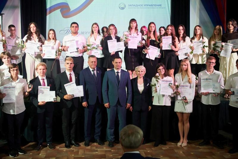 В Сызрани наградили лучших выпускников школ