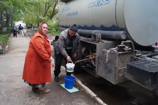 В Уваровке пока не удалось устранить серьезную аварию: водопроводные краны остаются сухими три дня 