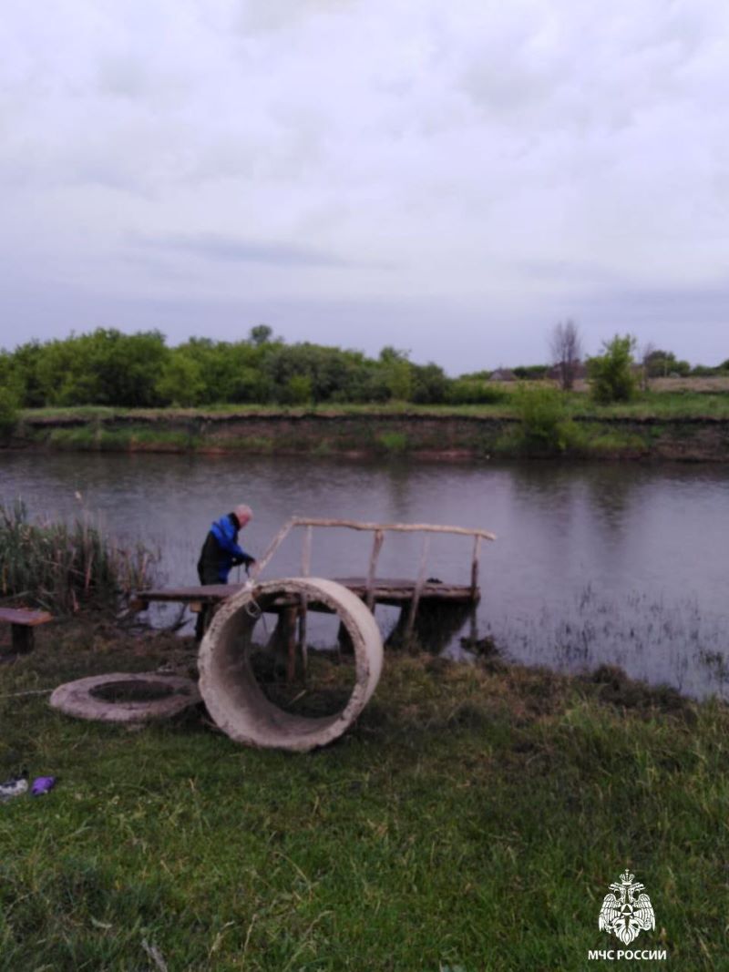 В Ульяновской области утонула маленькая девочка: дети бросали в воду тапок  | маленькая Сызрань