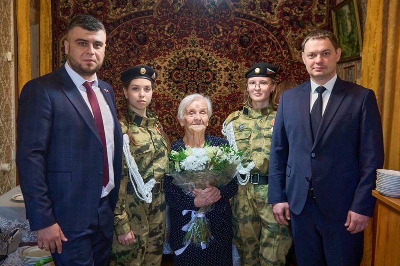 Вера Кеталь в свои 100 лет читает по памяти стихи, принимает почетных гостей и поздравления Путина