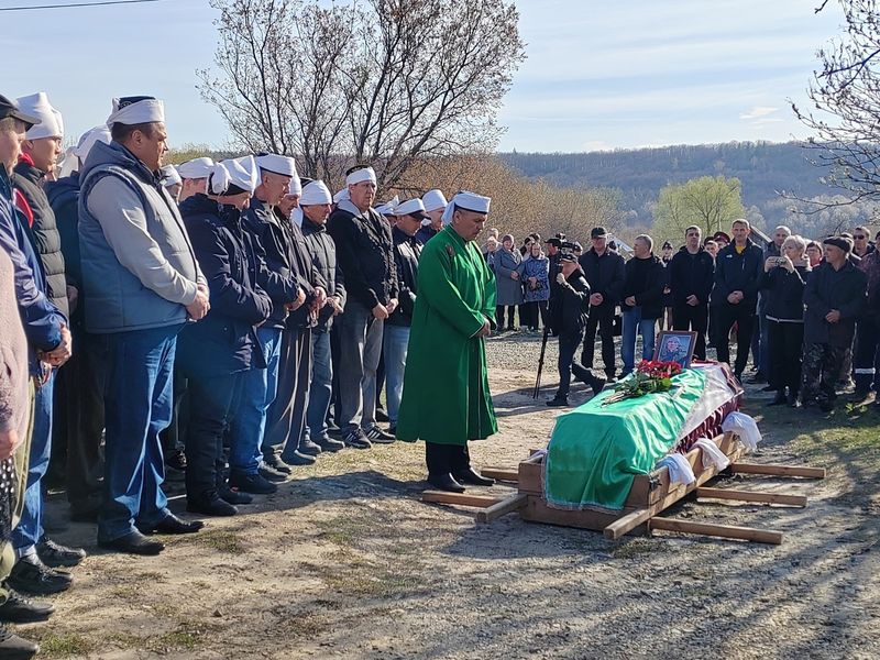 Погибшего на СВО бойца-мусульманина смогли похоронить по обычаям веры