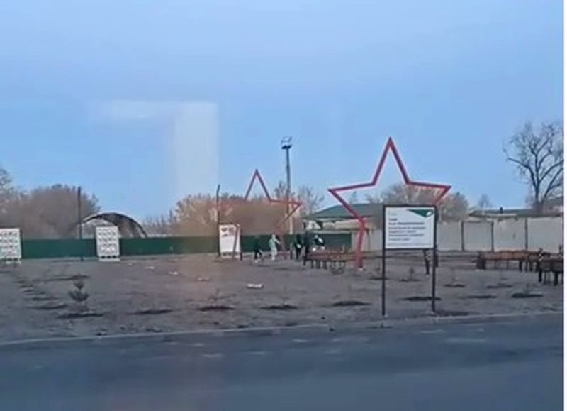 В Сызрани подростку на квадроцикле стало «тесно» на дорожках сквера. Видео
