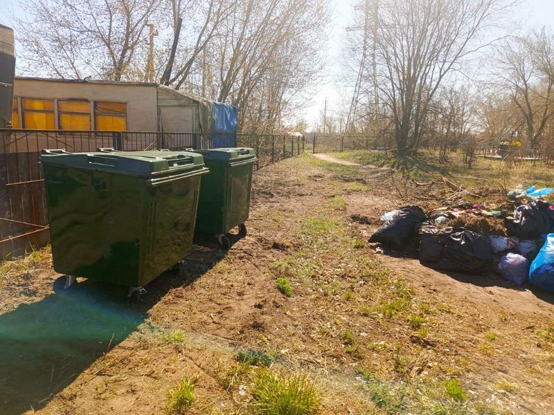 Перед Пасхой на сызранских кладбищах поставили новенькие контейнеры на месте помоек
