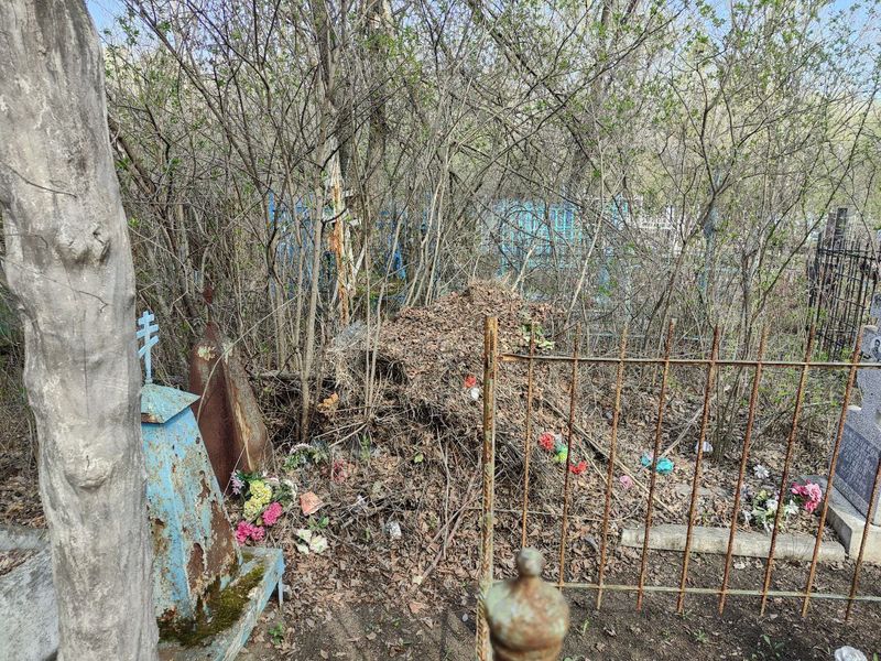 «Бога не боятся»: посетители кладбища в Сызрани оставили после себя безобразную память