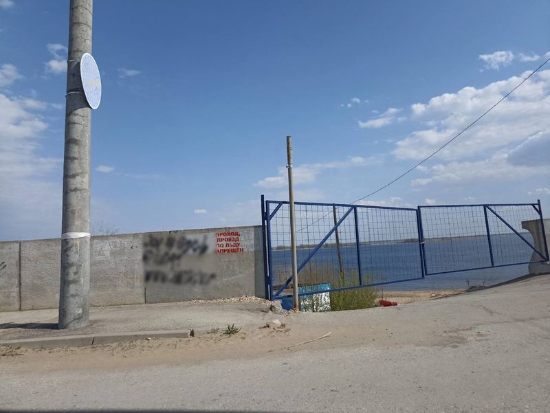 Жителей Сызрани обескуражил «забор» на входе на любимый пляж