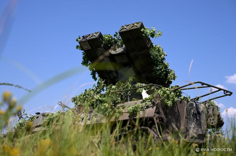 Не смеют крылья черные над Родиной летать: за ночь сотни БПЛА Украины были сбиты над территорией России