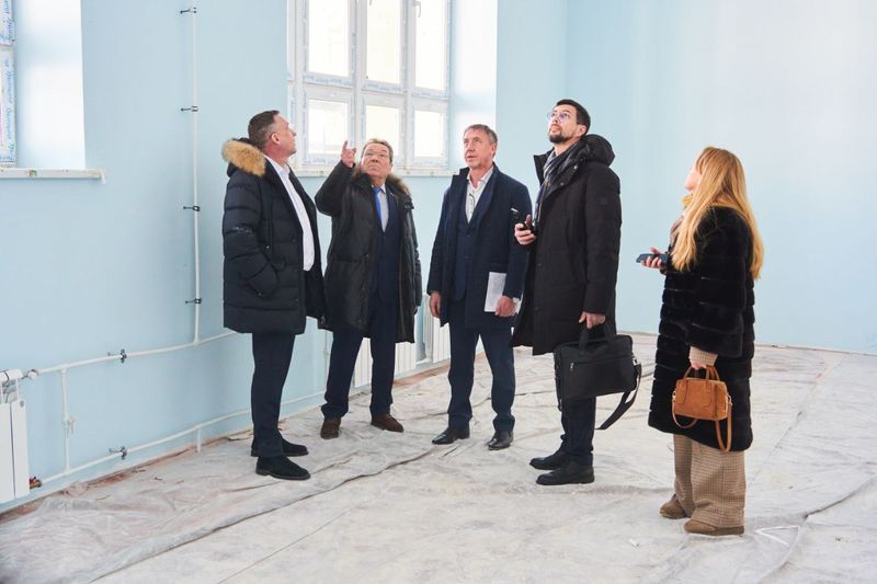 Новая и самая большая школа в Сызрани почти готова: депутаты проверили, успеют ли открыть её к 1 сентября