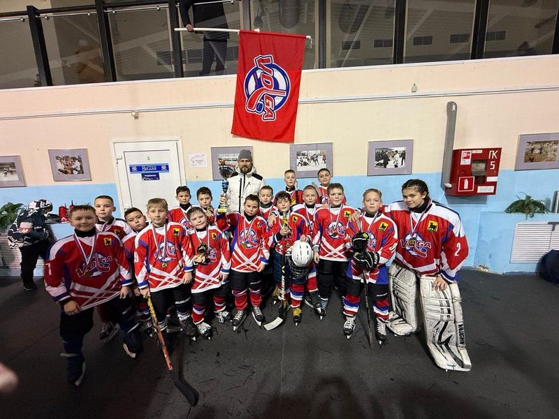 Хоккеисты из Сызрани разделали «под орех» соперников на Кубке дружбы