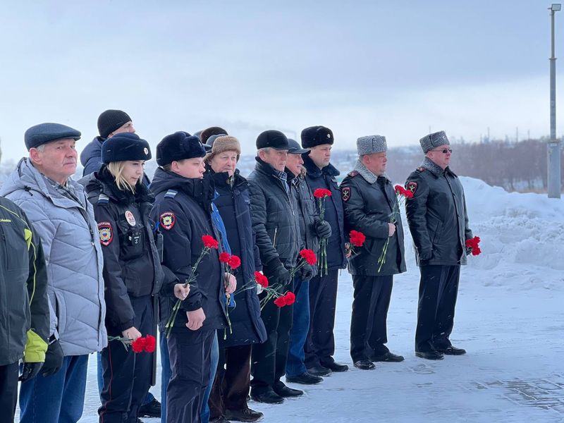В Сызрани полицейские почтили память погибших товарищей