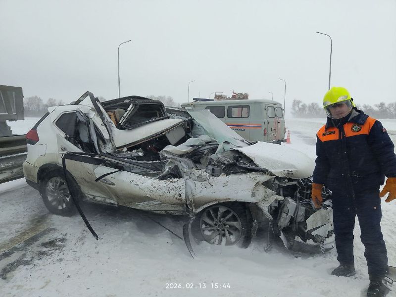 На дороге «Обход Тольятти» спасатели деблокировали пострадавшую женщину из искорёженного авто