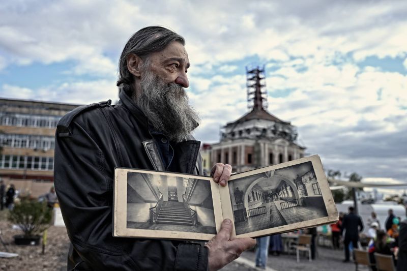 Александр Хинштейн поручил остановить сбор народных денег на церемонию прощания с художником Олегом Радиным