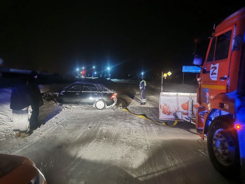 В Самарской области полицейские обнаружили авто в сугробах