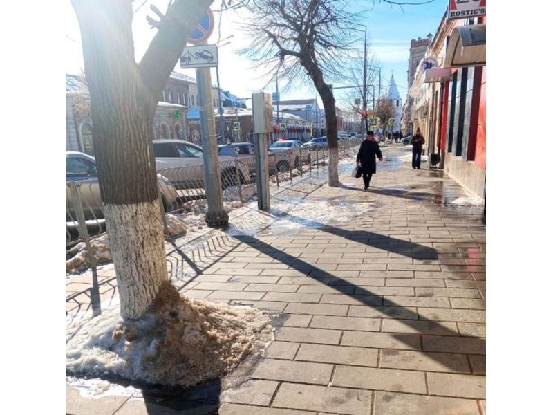 «Пробивают машины и вызванивают всех»: в центре Сызрани ГАИ активно составляет протоколы на нарушителей