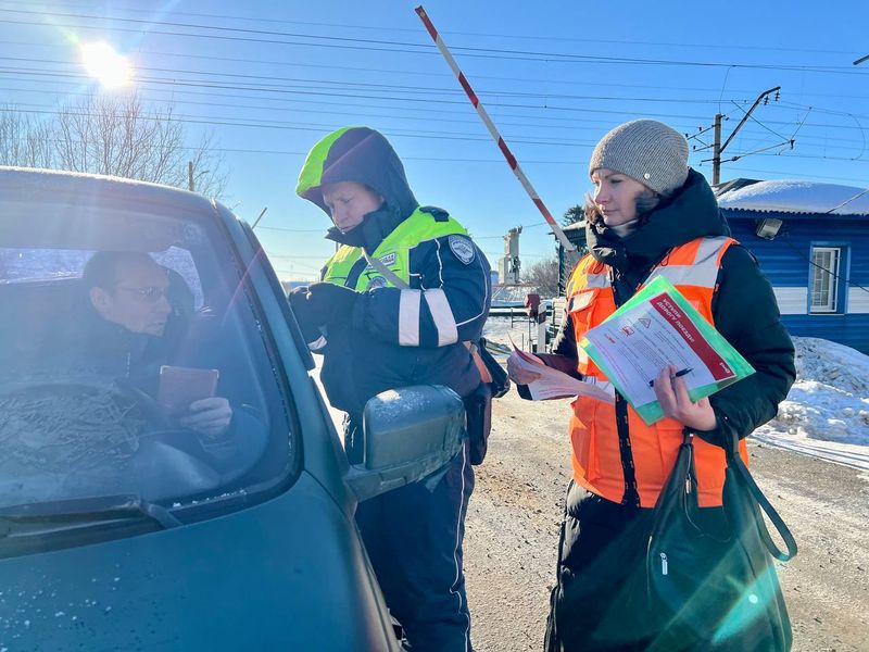 Сегодня сотрудники ГАИ останавливали водителей у Ж/Д переезда, всех подряд