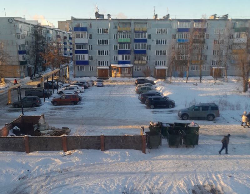 Жители Локомобильной улицы пожаловались на бардак во дворе