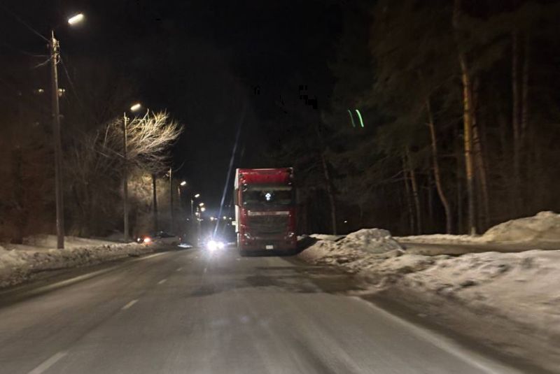 Припаркованная на встречке фура испытывает нервы водителей Сызрани