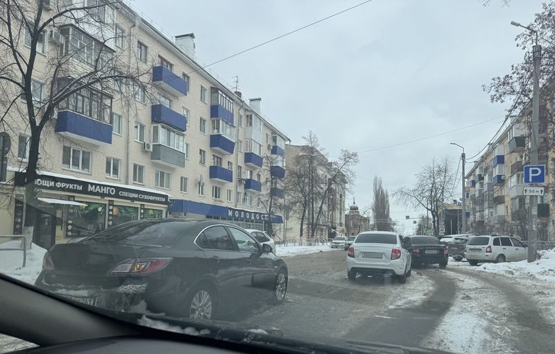 Две легковушки неудачно «зацепились» в центре Сызрани