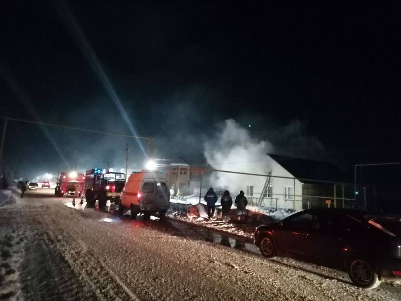 В Сызрани пожар в «заброшке» смогли потушить через час после вызова