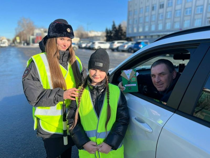 На дорогах Сызрани автомобили останавливали улыбающиеся девушки в форме