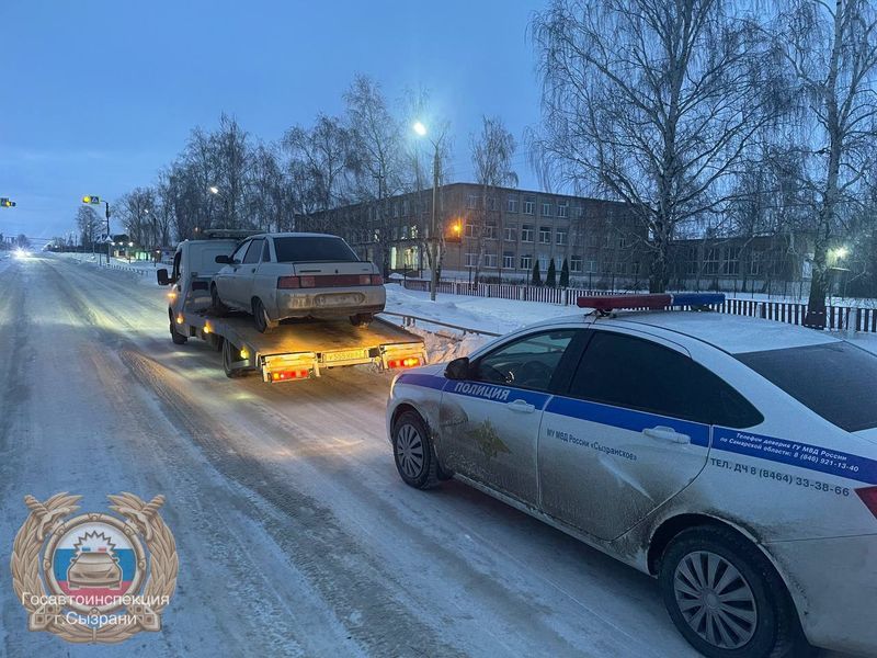 Полицейские остановили авто молодого водителя - и, как выяснилось, не ошиблись