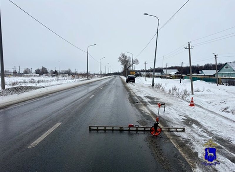 Иномарка смогла «найти» кювет и опрокинуться в городе: пострадала девочка