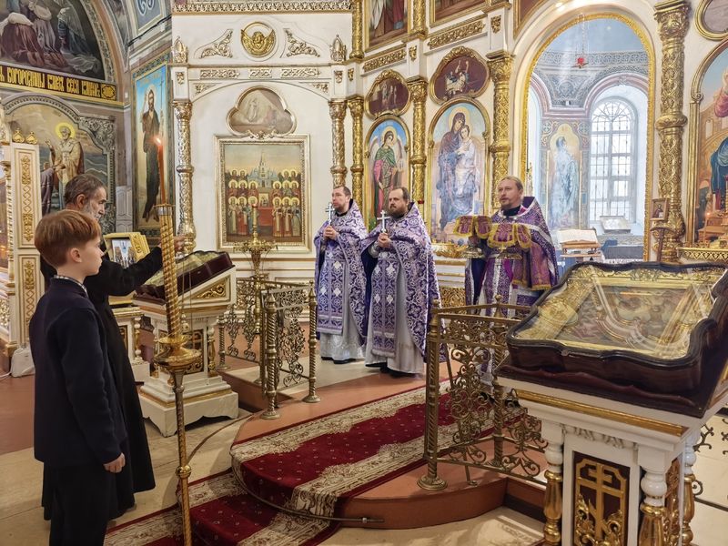 Гость Сызрани грек Спиридон Мелас удивил прихожан монастыря особым пением