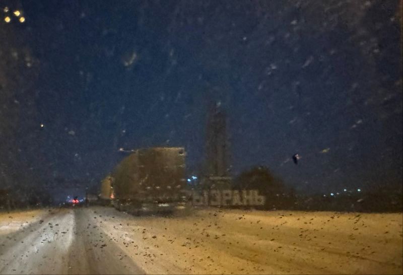 Вставшие ночью на границе Сызрани фуры отправились в путь