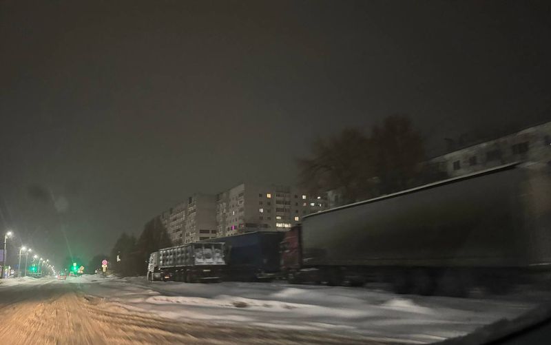 Задержанные в пути фуры нашли пристанище у границы Сызрани