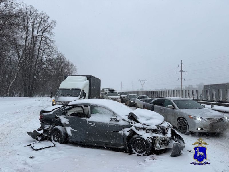 Водитель не пожалел молодую женщину в салоне и сбивал своей иномаркой и легковушки, и грузовики