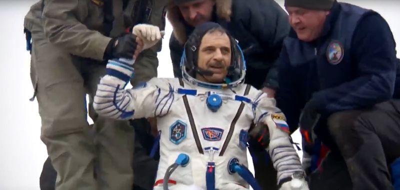 «Друзья, можете меня поздравить!» Космонавт Михаил Корниенко поделился уникальными кадрами своего полета