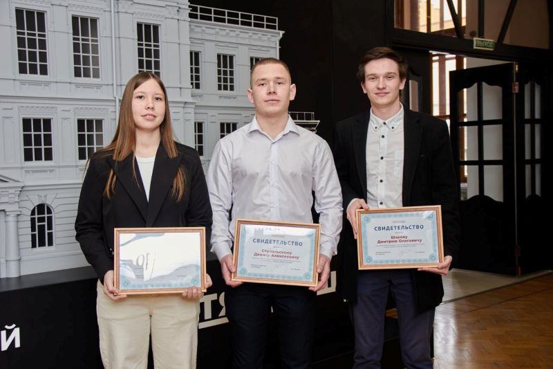 «ТЯЖМАШ» инвестирует в будущее: завод вручил именные стипендии талантливым студентам Сызрани