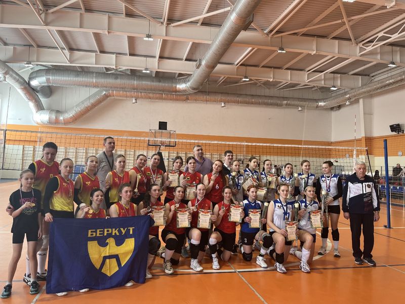 В Сызрани волейболистки в честной борьбе завоевали медали, а самая юная команда удивила всех