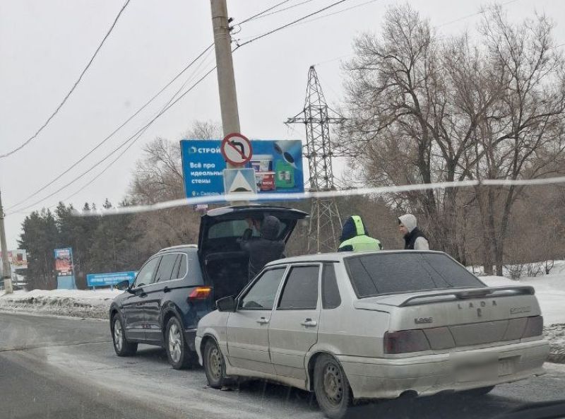 В Сызрани водители сделали внеплановую остановку у «Сызранской Луки»