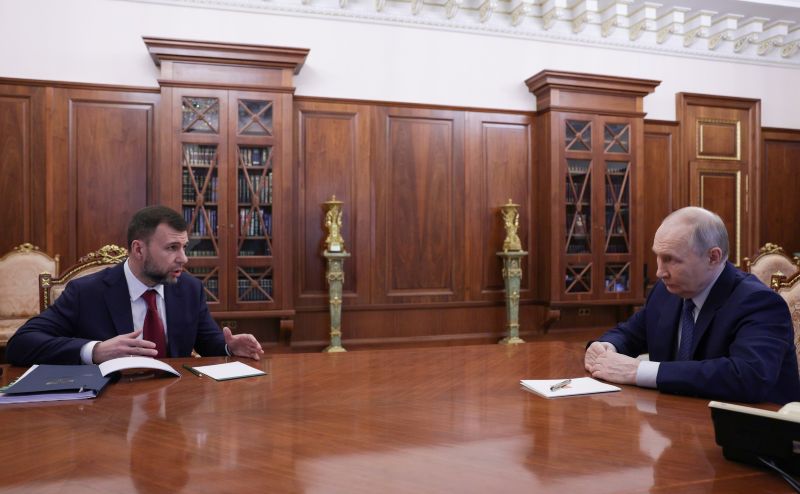 Удерживал позиции 68 дней: Денис Пушилин рассказал Владимиру Путину о молодом герое из Самары