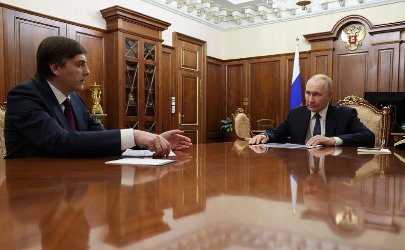 Владимир Путин указал министру Кравцову на необходимость продолжать работу по повышению престижа профессии преподавателя