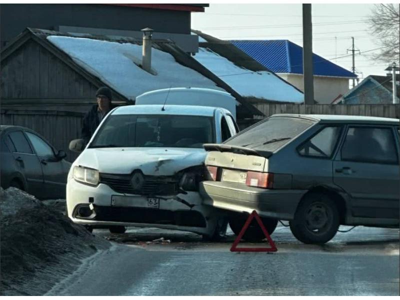 В Сызрани Песочная улица стала местом ДТП