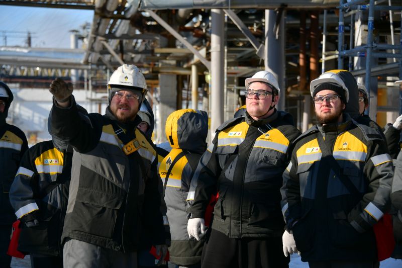 В Сызрани студенты попали из аудитории в сердце нефтепереработки