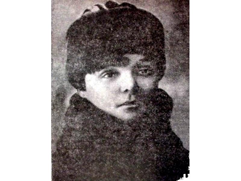 Жизнь не баловала Смирницкую - девушка, на чьей могиле стоит самый известный в Сызрани памятник, ярко жила, страшно погибла и подарила свое имя улице города