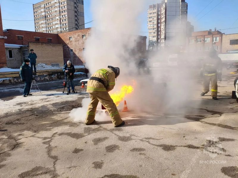 Спасатели из Сызрани проникли в изуродованное в ДТП авто и «спасли» человека