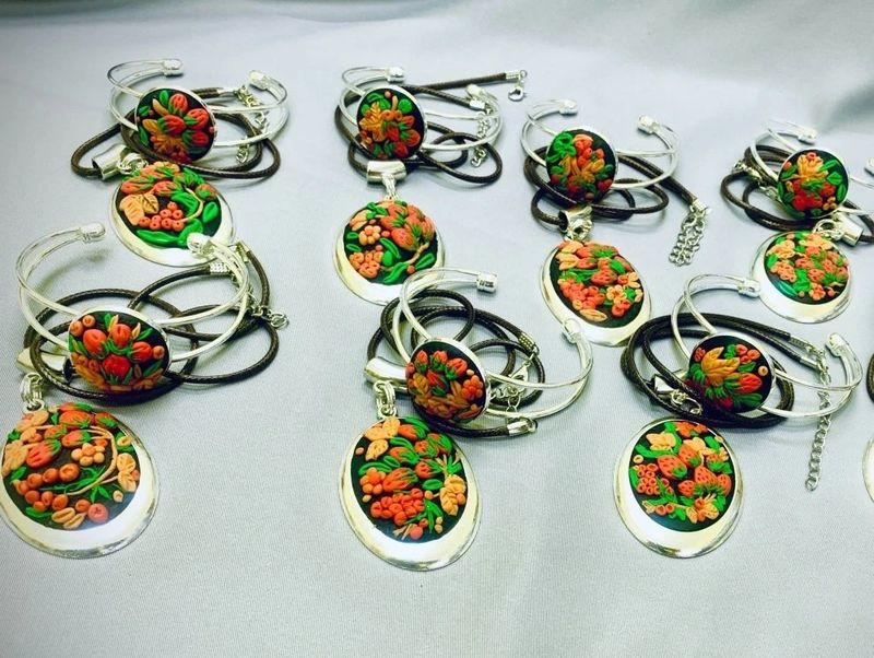 В Сызрани специально для взрослых создана субботняя мастерская - ее участницы научились делать шикарные вещи