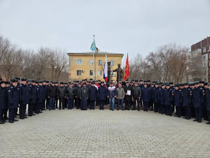 В день 86-летия СВВАУЛ у памятника «Учимся покорять небо» прошел торжественный митинг