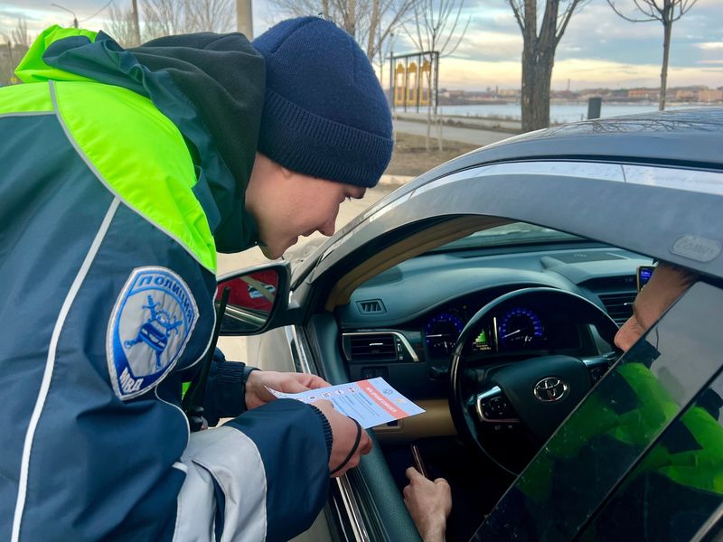 В Сызрани сотрудники Госавтоинспекции выборочно останавливали водителей