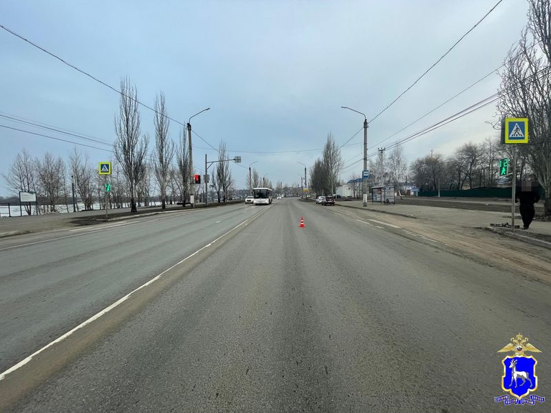 В Сызрани водитель грузовика сбил человека и, бросив раненого на дороге, уехал